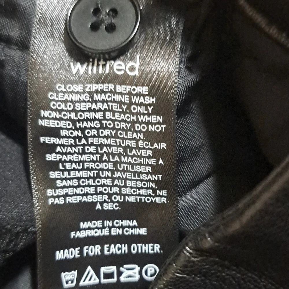 Wilfred Limerick Vegan Leather Pleated Shorts Size 2 Black - Picture 6 of 10